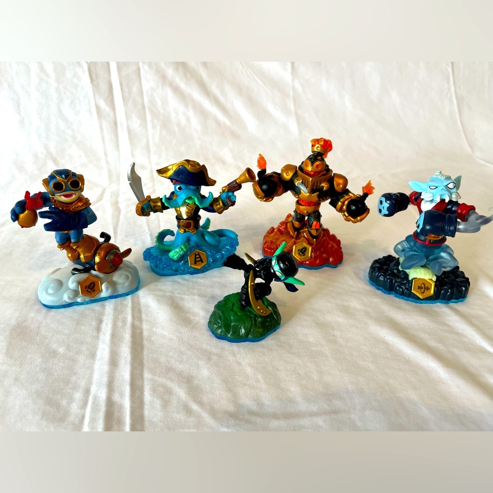 Activision Skylander Swap Force; Bundle of 5 Characters (4 swappable); 2013/blue